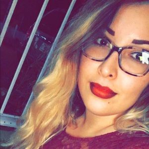 Meet your Posher, Cynthia